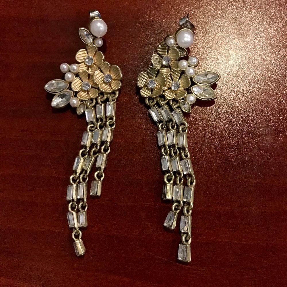 Dangly gold earrings with faux pearls and floral design